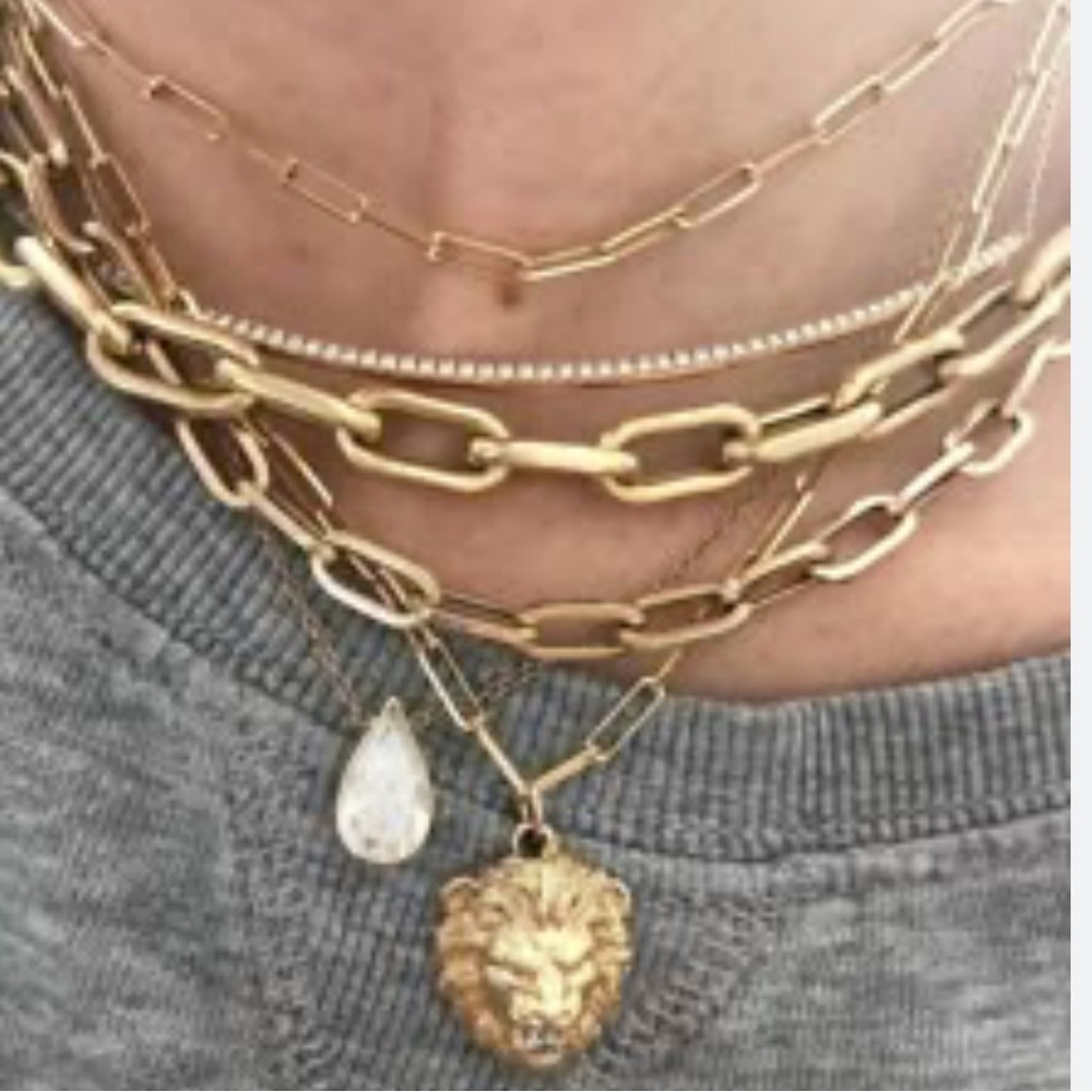 This is for the paper clip thick gold Necklace new no tag with box